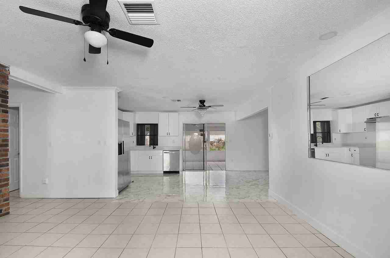 325 Nw Rebecca Ave - Photo 5 of 29
