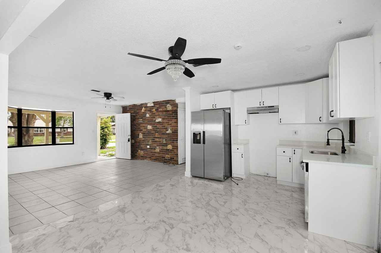 325 Nw Rebecca Ave - Photo 6 of 29