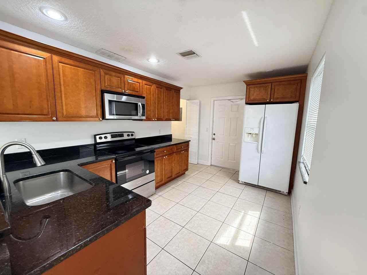 3438 Se Iris St - Photo 5 of 17