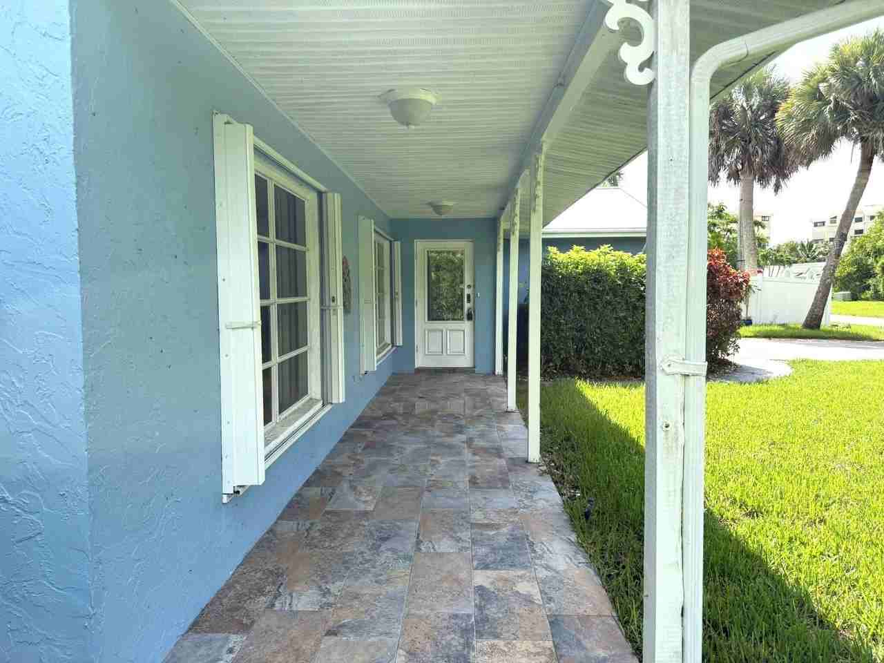 1916 Coconut Dr - Photo 3 of 33