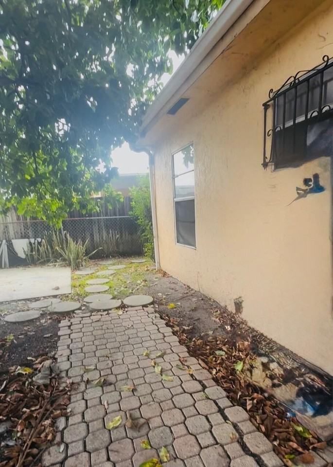 5010 Pimlico Ct - Photo 2 of 3