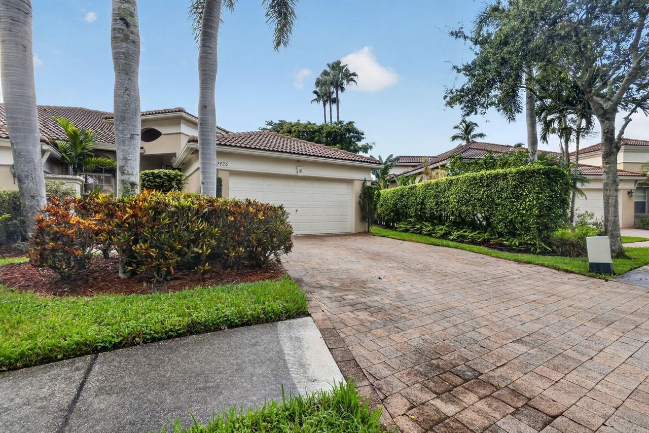 2426 Sandy Cay - Photo 4 of 50