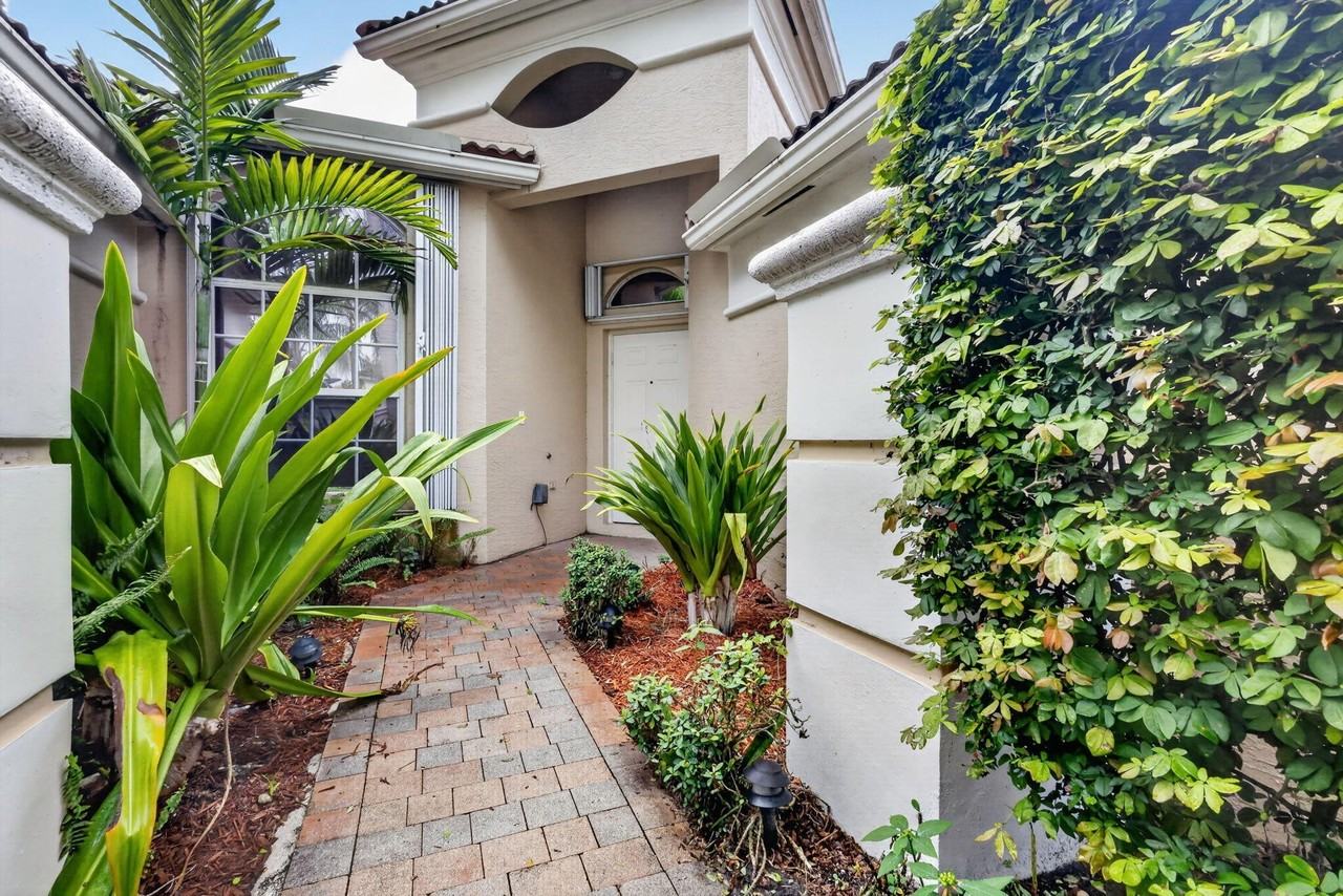 2426 Sandy Cay - Photo 5 of 50
