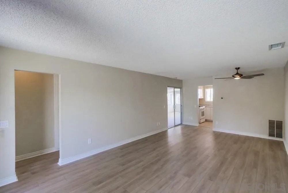 4755 Live Oak Ct - Photo 3 of 36
