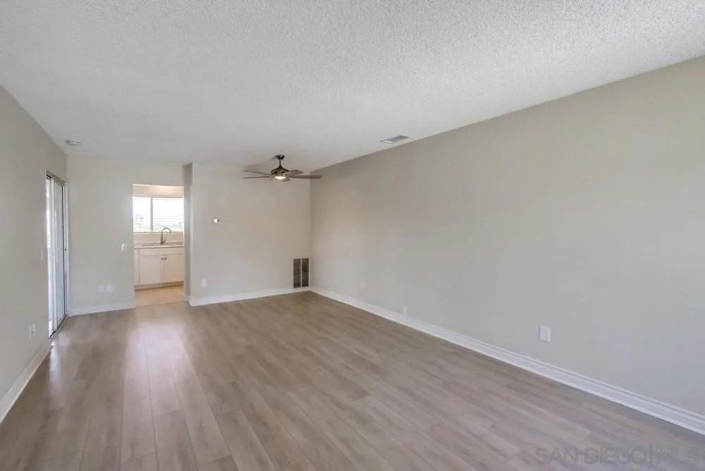 4755 Live Oak Ct - Photo 4 of 36