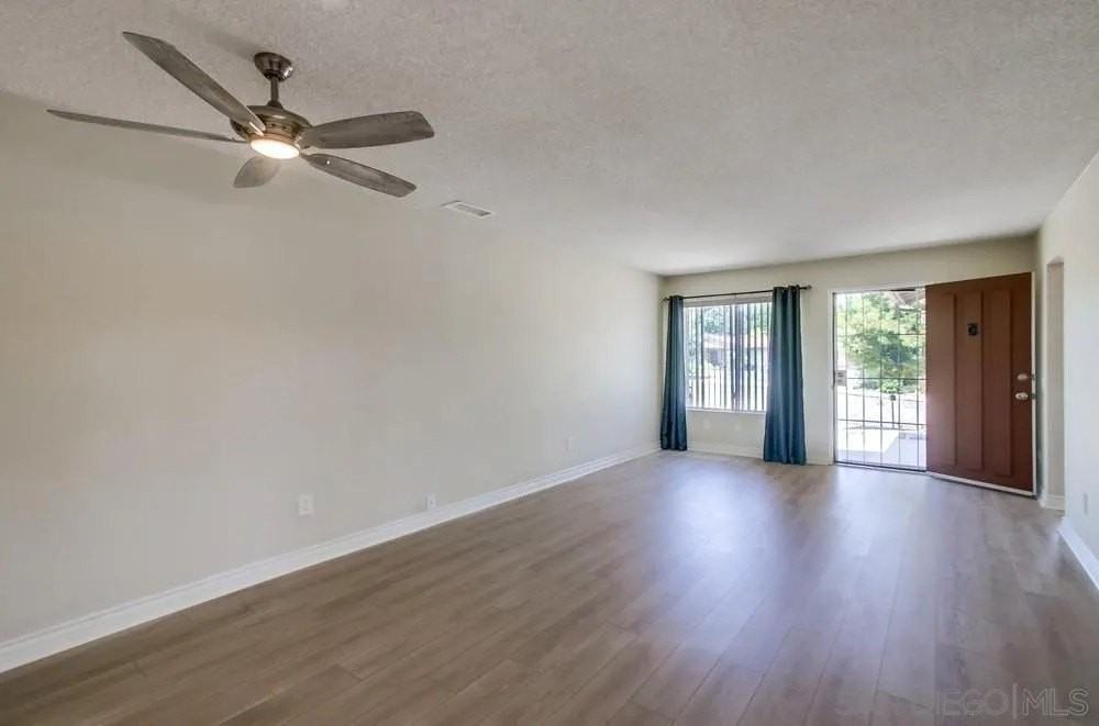 4755 Live Oak Ct - Photo 5 of 36