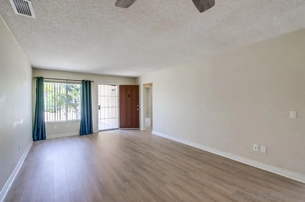 4755 Live Oak Ct - Photo 6 of 36