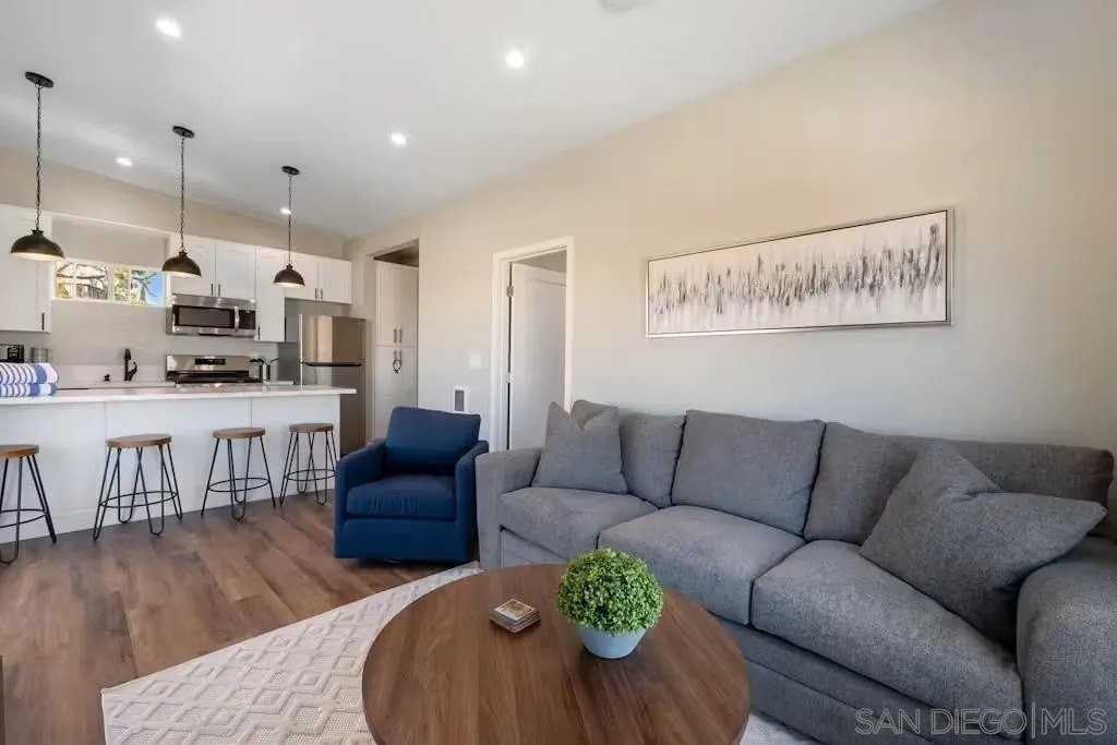 4727 Iroquois Ave - Photo 2 of 12