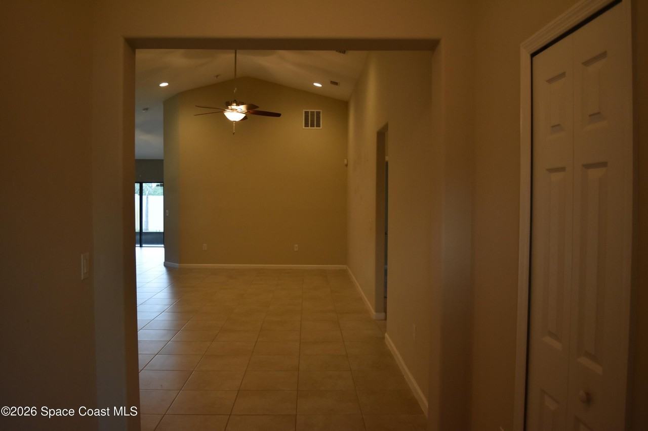 518 Dillard Dr Se - Photo 3 of 24