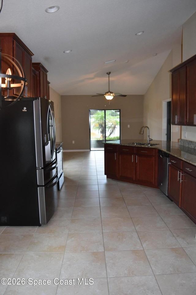 518 Dillard Dr Se - Photo 5 of 24