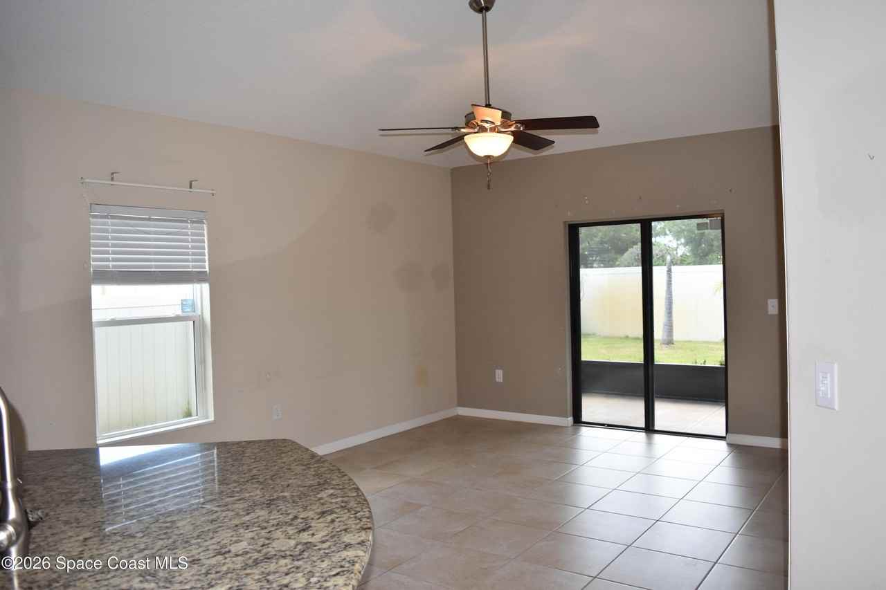 518 Dillard Dr Se - Photo 6 of 24