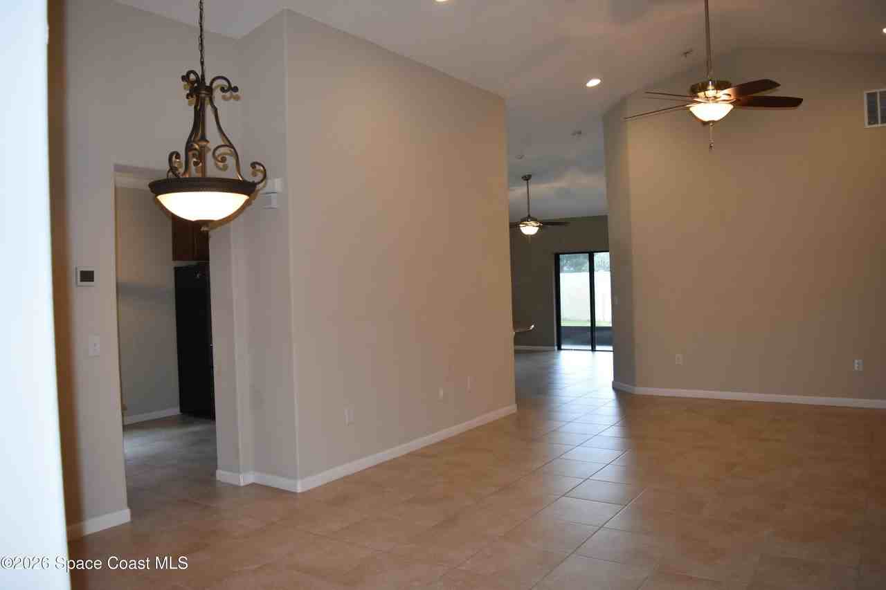 518 Dillard Dr Se - Photo 7 of 24
