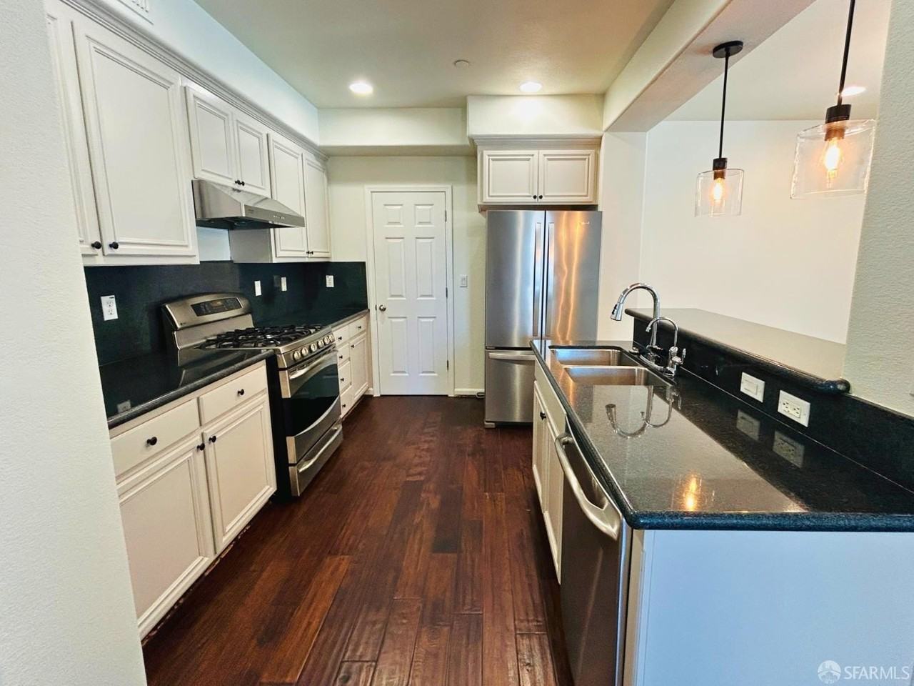 1850 Snell Pl - Photo 4 of 18
