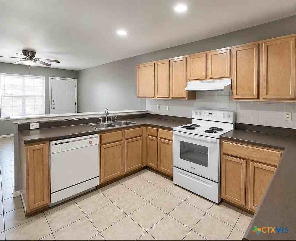 2907 Cantabrian Dr #C - Photo 4 of 11