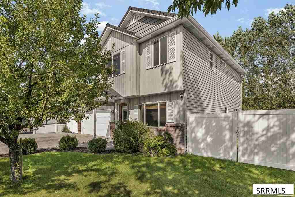 1150 Hammerstone Dr - Photo 3 of 50