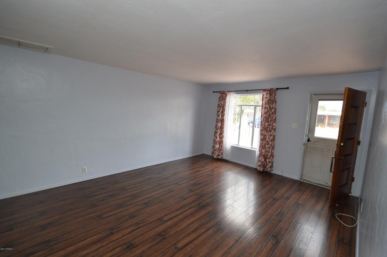 5812 E 35th St - Photo 2 of 10