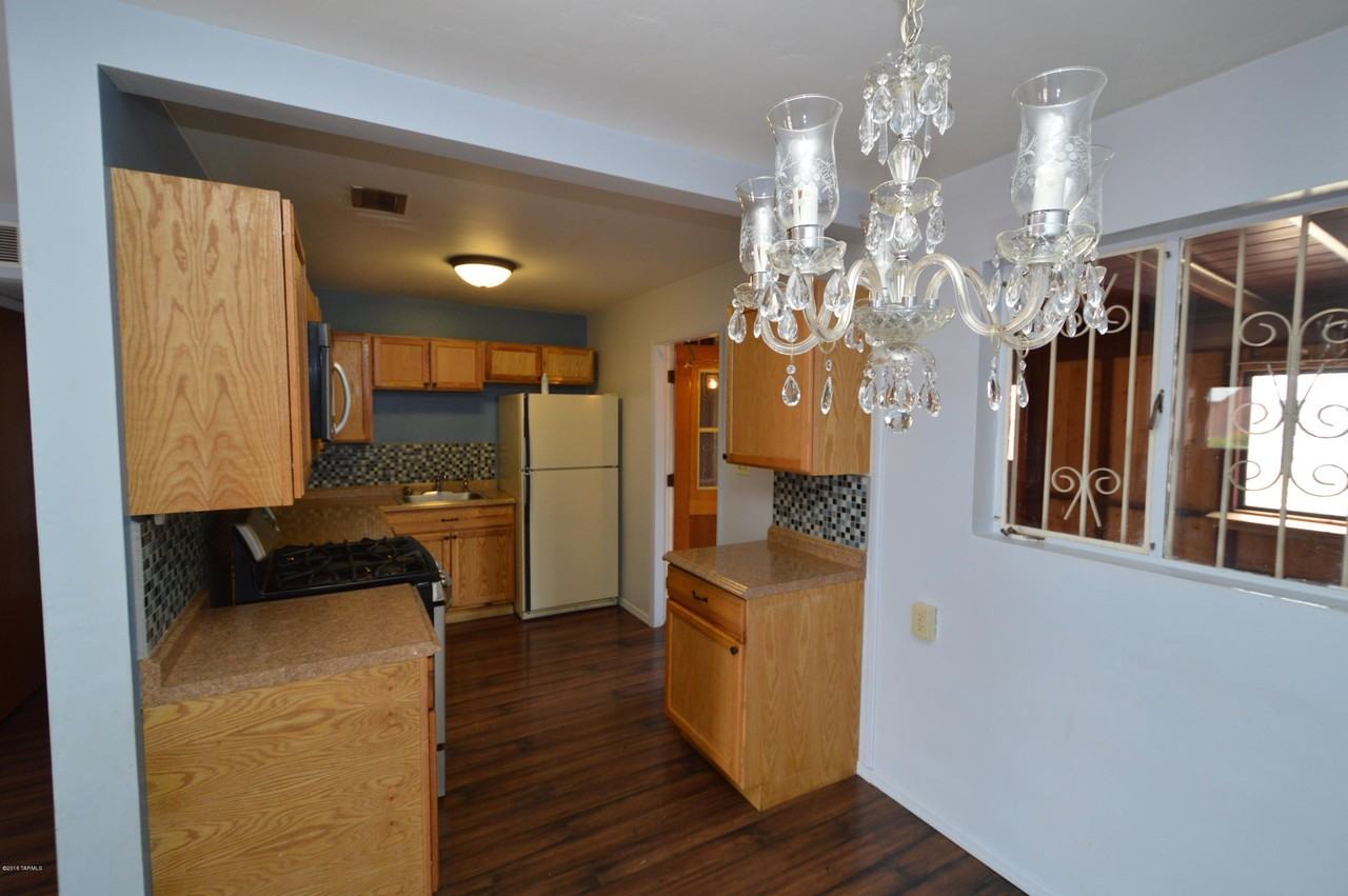 5812 E 35th St - Photo 3 of 10
