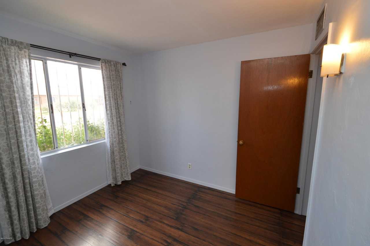 5812 E 35th St - Photo 5 of 10