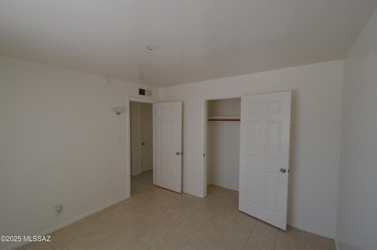 2362 S Jefferson Ave - Photo 5 of 11