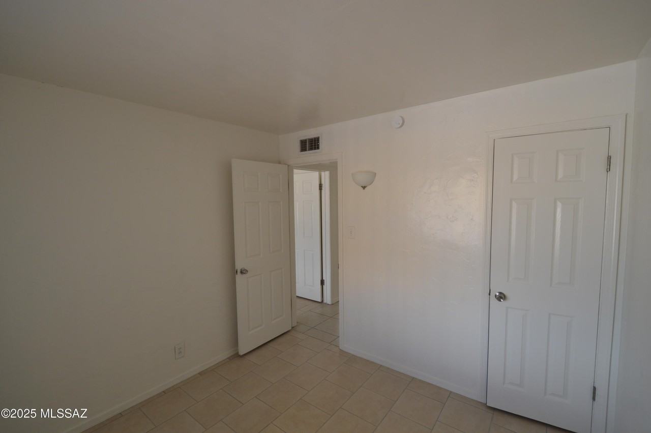 2362 S Jefferson Ave - Photo 7 of 11