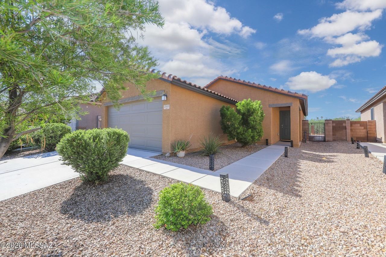 2943 W Dakota Vista Way - Photo 2 of 24