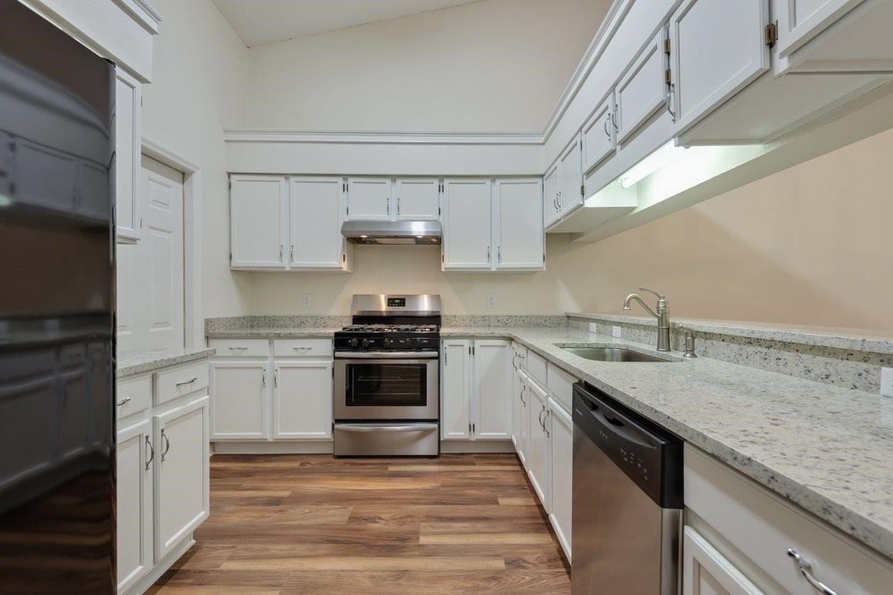 3538 Killarney Plaza Dr - Photo 4 of 11