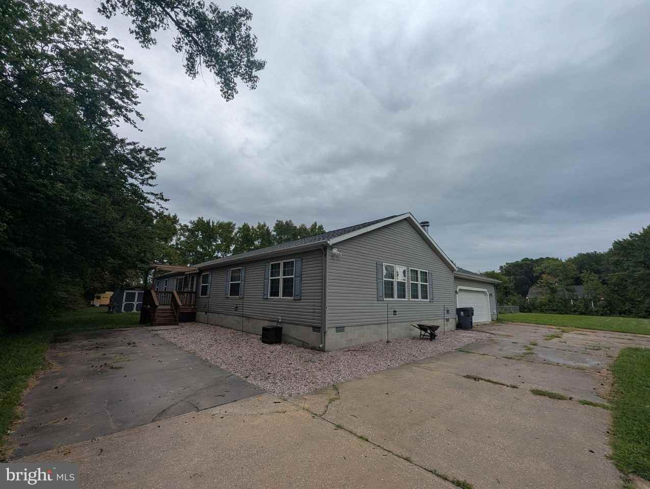 6703 Westville Rd - Photo 2 of 27
