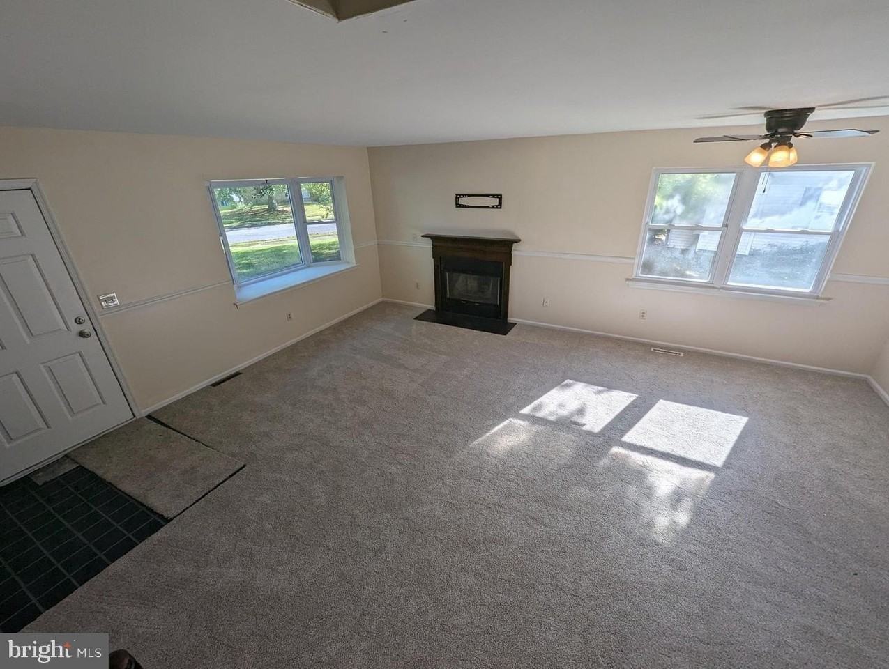 830 Woodcrest Dr - Photo 2 of 29
