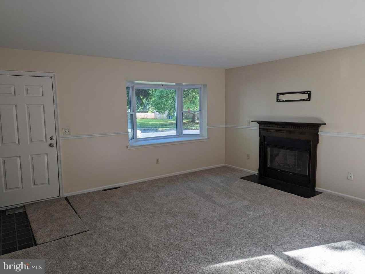 830 Woodcrest Dr - Photo 5 of 29