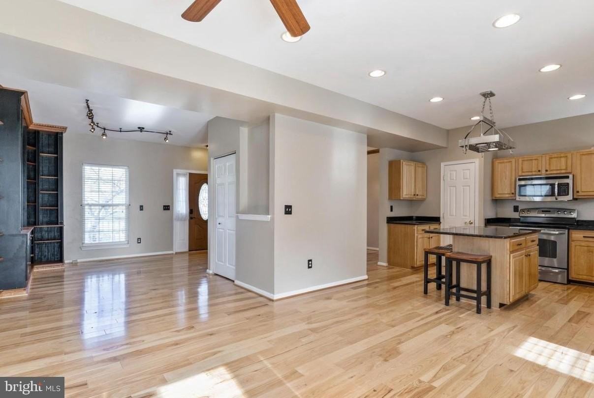 1721 Grande View Ave - Photo 2 of 15