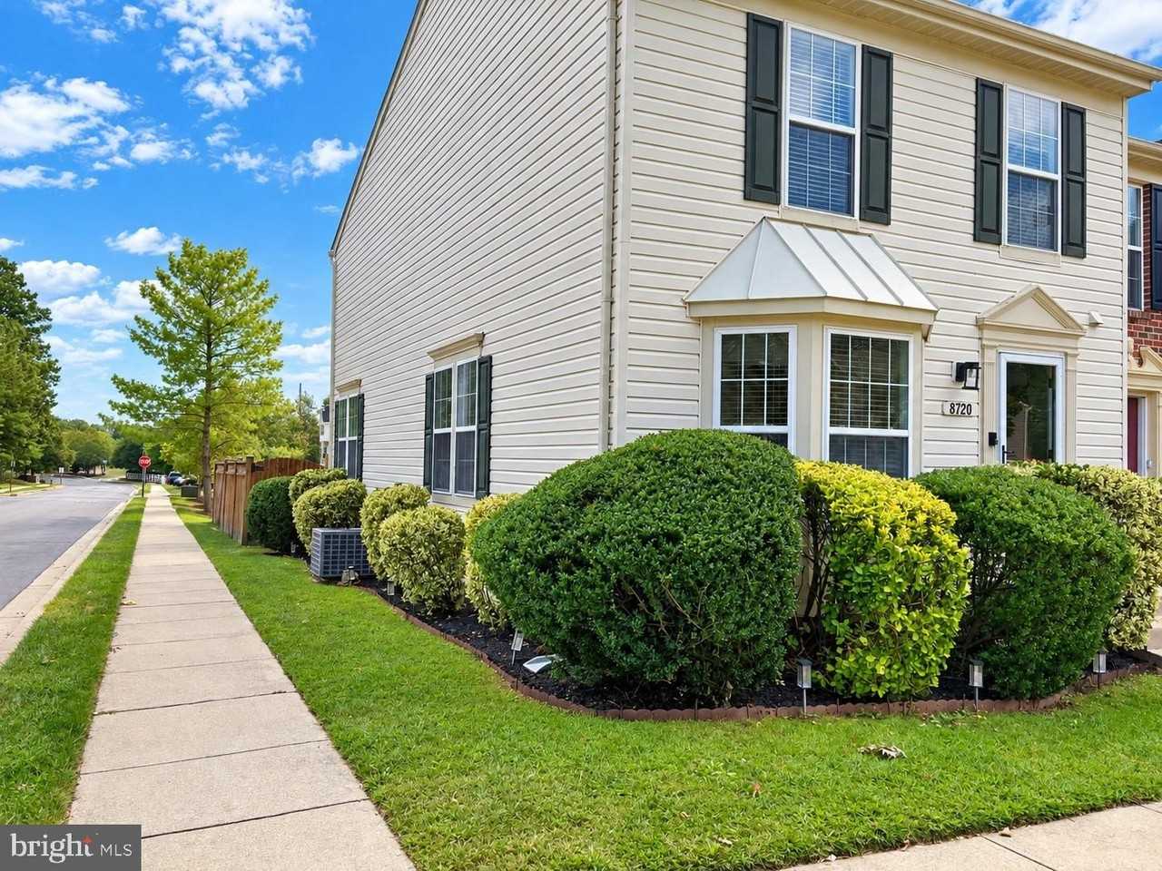 8720 Thornbrook Dr - Photo 2 of 34