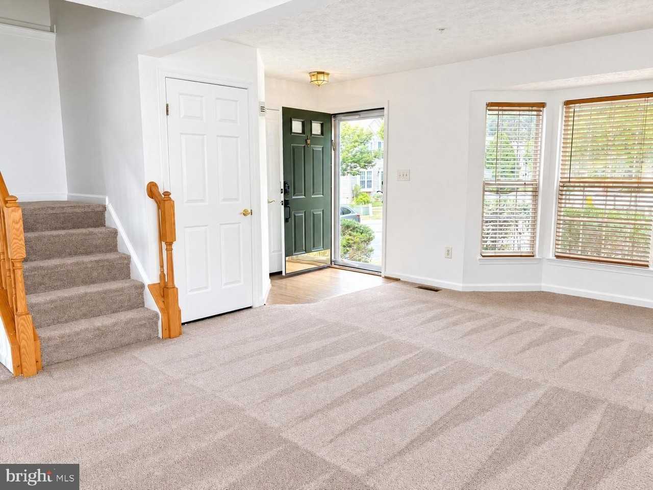 8720 Thornbrook Dr - Photo 3 of 34