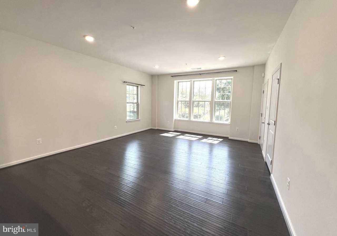 8005 Orchard Grove Rd - Photo 3 of 18