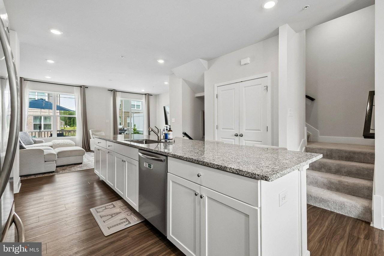 6941 Waterbury Pl - Photo 2 of 25