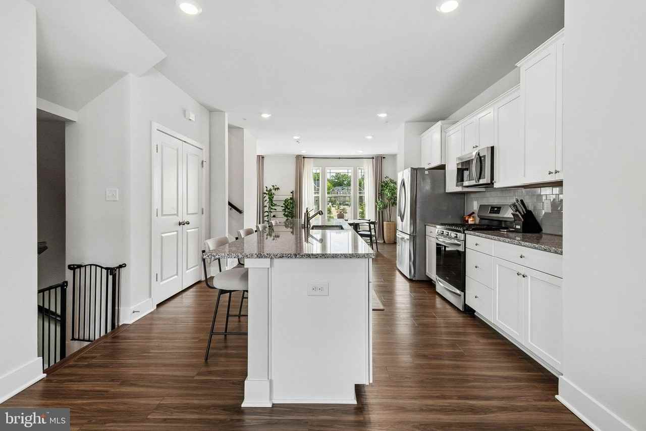 6941 Waterbury Pl - Photo 7 of 25