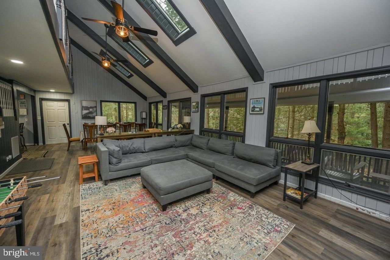 285 Lake Shore Dr - Photo 2 of 48