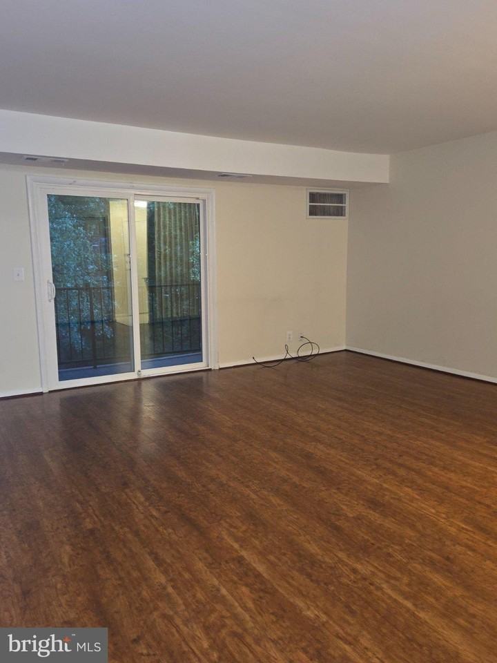 111 Donzen Dr #E - Photo 5 of 19