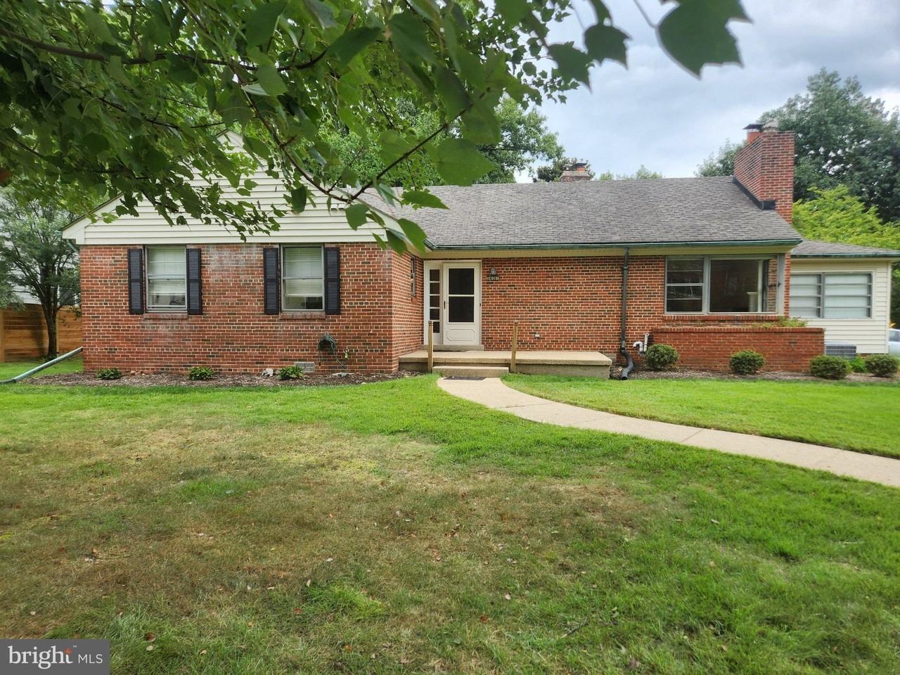 5601 Pollard Rd - Photo 2 of 26