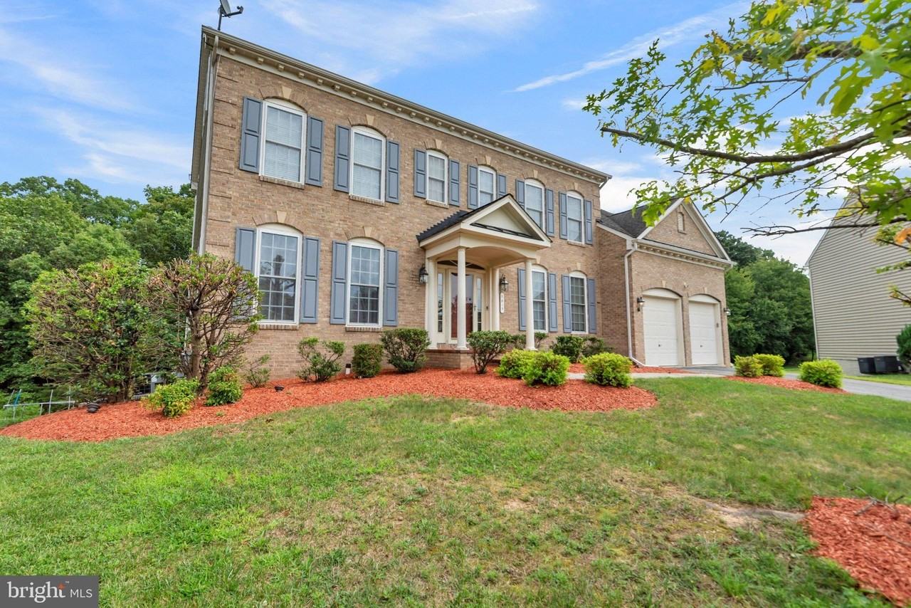 7813 Kilcroney Ct - Photo 2 of 42
