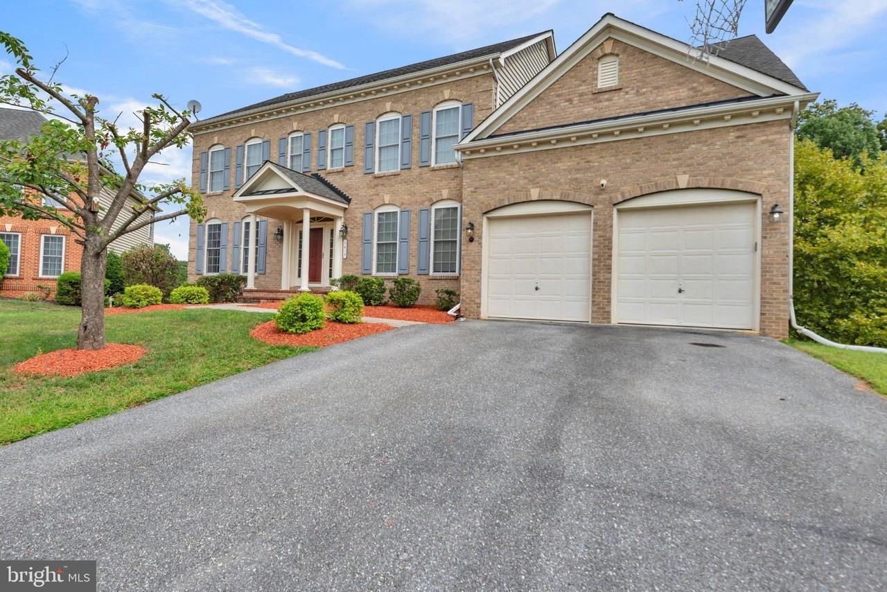 7813 Kilcroney Ct - Photo 3 of 42