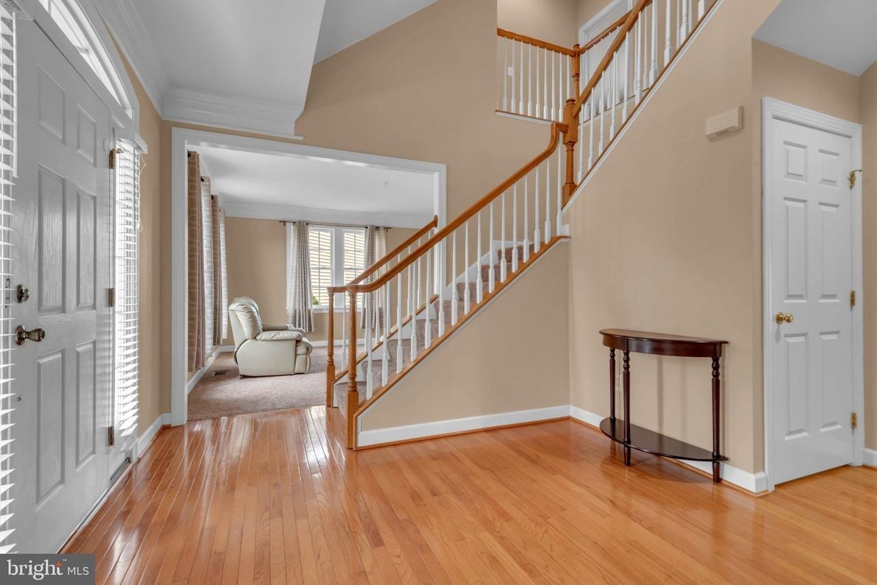 7813 Kilcroney Ct - Photo 4 of 42