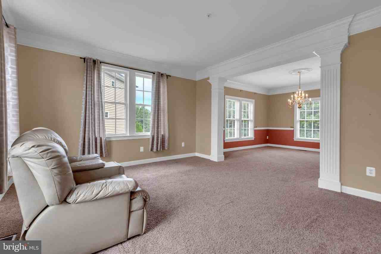 7813 Kilcroney Ct - Photo 5 of 42