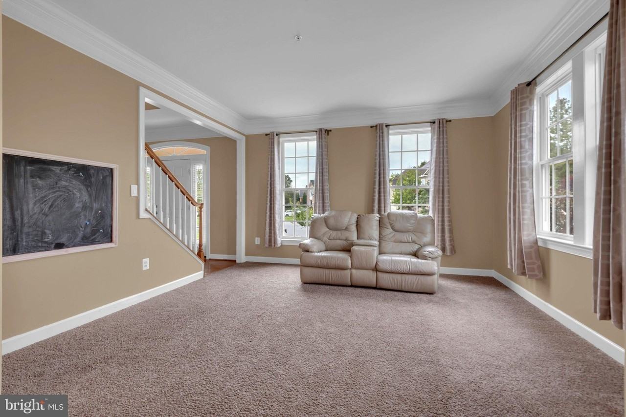 7813 Kilcroney Ct - Photo 6 of 42