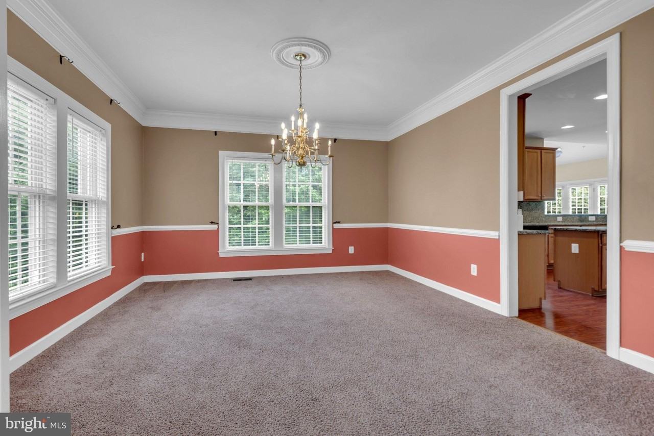 7813 Kilcroney Ct - Photo 7 of 42