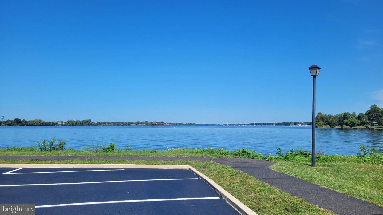 1013 Harbour Dr - Photo 3 of 26