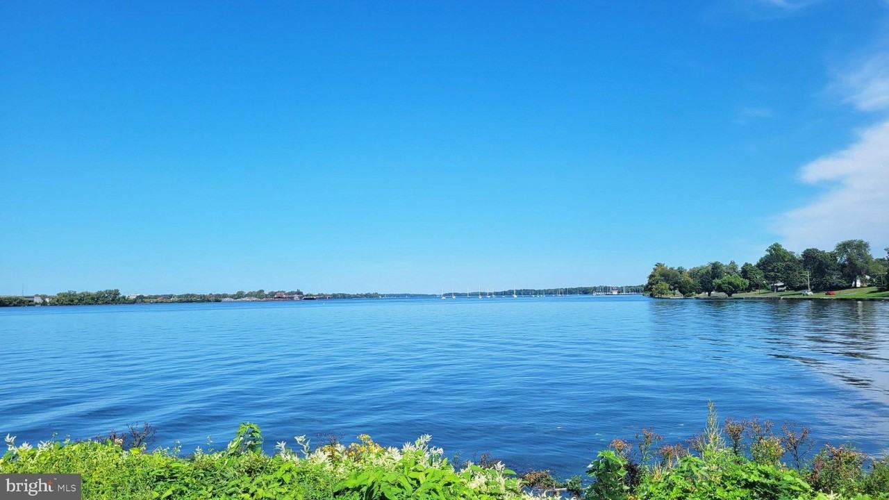 1013 Harbour Dr - Photo 4 of 26