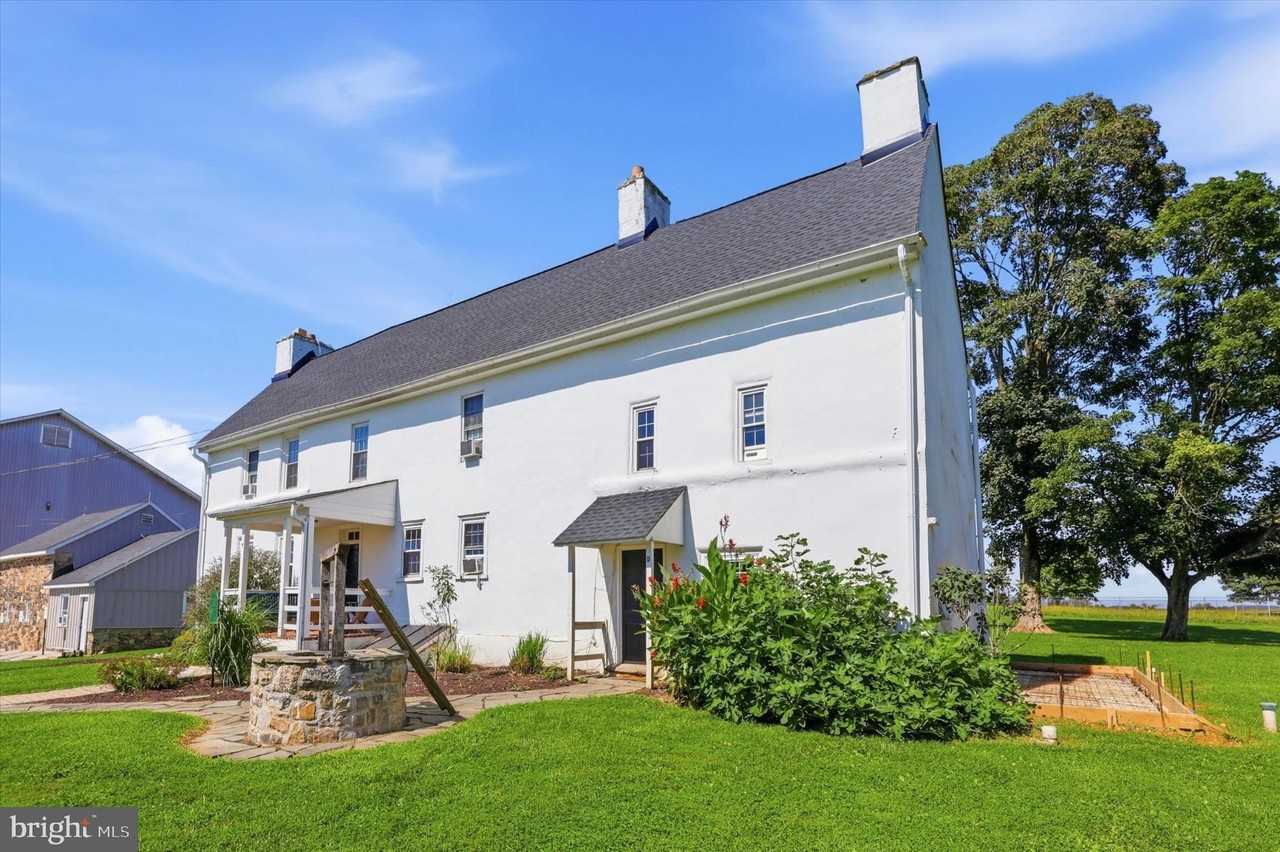 395 Bishop Hollow Rd - Photo 4 of 17