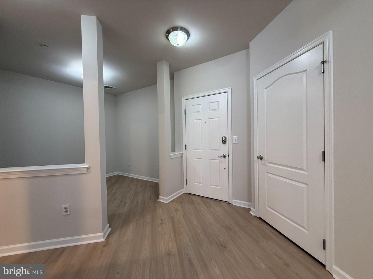 407 Carson Ter - Photo 3 of 50