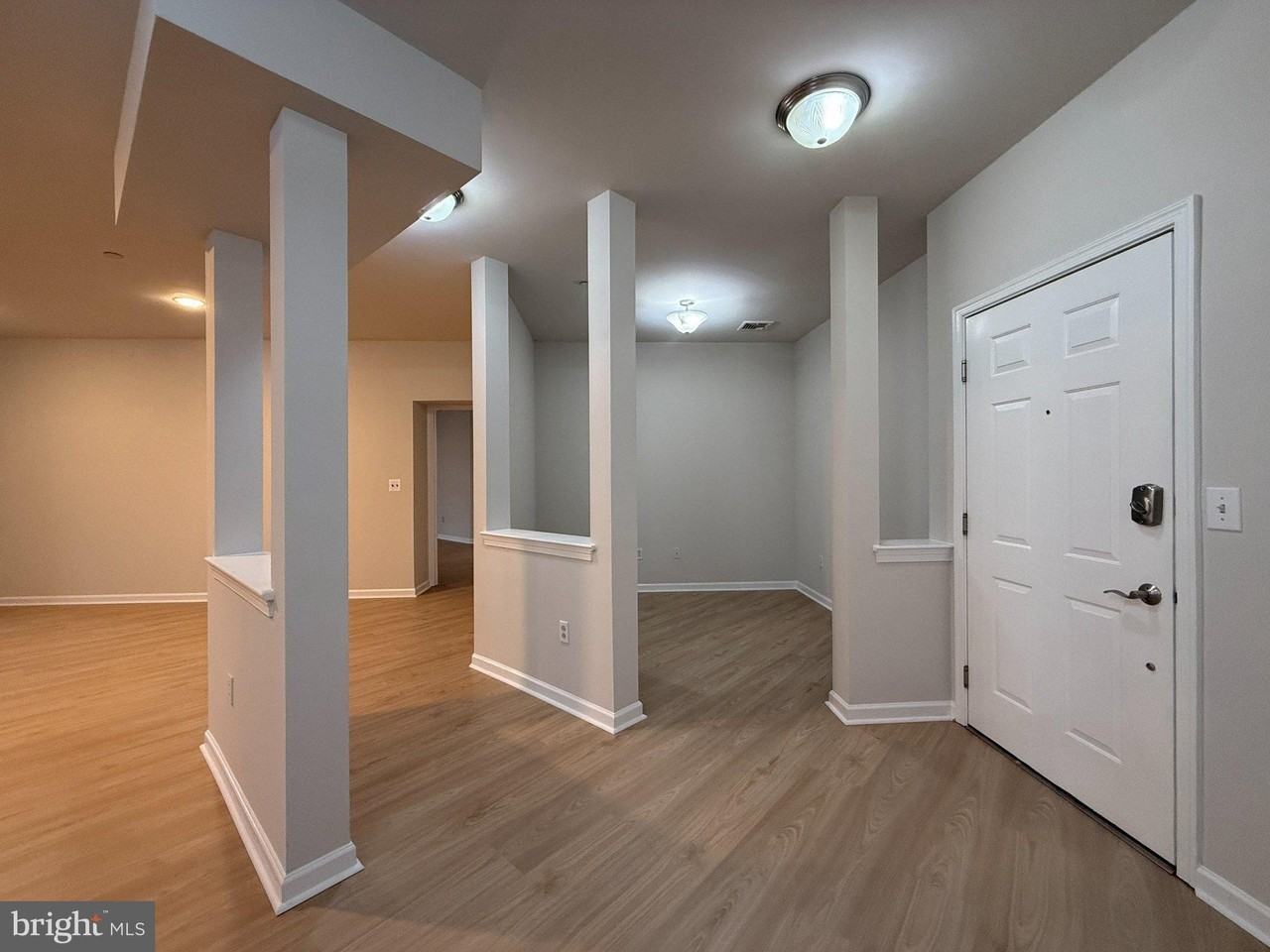 407 Carson Ter - Photo 4 of 50