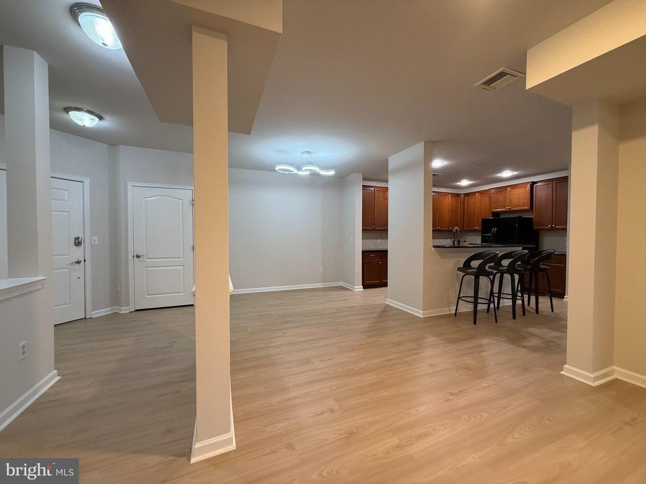 407 Carson Ter - Photo 7 of 50